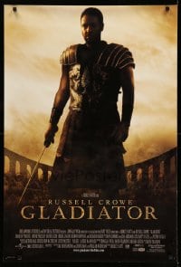 9g389 GLADIATOR DS 1sh 2000 Ridley Scott, cool image of Russell Crowe in the Coliseum!