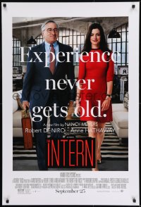 9g482 INTERN advance DS 1sh 2015 great image of sexy Anne Hathaway and Robert De Niro!