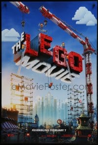 9g565 LEGO MOVIE teaser DS 1sh 2014 cool image of title assembled w/cranes & plastic blocks!