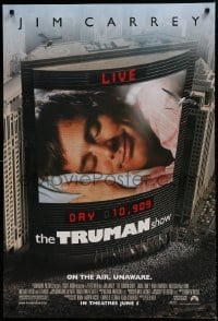9g936 TRUMAN SHOW advance 1sh 1998 cool image of Jim Carrey on large screen, Peter Weir!