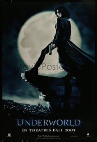 9g946 UNDERWORLD teaser DS 1sh 2003 great full-length image of Kate Bekinsale w/moon & gun!
