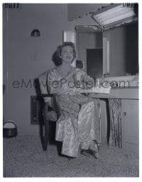9m537 BETTE DAVIS 4x5 negative 1957 great candid pouring a drink between scenes of a new TV show!