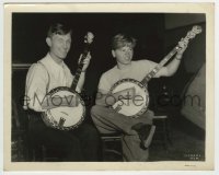 9s098 BABES ON BROADWAY candid 8.25x10.25 still 1941 expert teaches Mickey Rooney to play banjo!