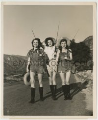9s324 FOOTSTEPS IN THE DARK candid 8.25x10 still 1941 sexy Warner Bros. starlets playing hookey!