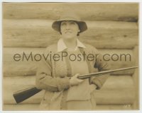 9s366 GLORIA SWANSON deluxe 7.75x9.5 still 1920s candid in casual clothes holding hunting rifle!