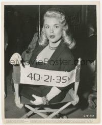 9s502 JAYNE MANSFIELD 8.25x10 still 1955 candid sitting in chair with her measurements on it!