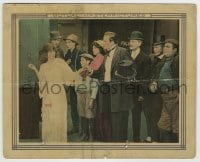 9s953 UNKNOWN MOVIE 8x10 LC 1920s pretty woman leads a group of curious people, help identify!