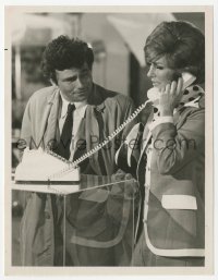 9s566 LOVELY BUT LETHAL TV 7x9 still 1973 Peter Falk as Columbo watches Vera Miles with phone!