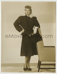 9s569 LUCILLE BALL 7.25x9.5 still 1947 modeling an early fall fashion, Her Husband's Affairs!