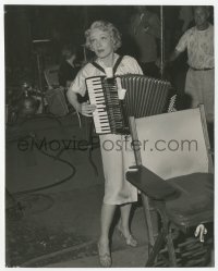 9s599 MARLENE DIETRICH 7.5x9.5 still 1958 candid w/ accordion on Witness For the Prosecution set!