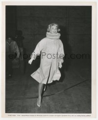 9s623 MIDNIGHT LACE candid 8.25x10 still 1960 happy Doris Day takes a brisk walk between scenes!