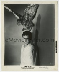 9s752 PSYCHO 8.25x10.25 still 1960 portrait of Anthony Perkins w/ stuffed owl, Hitchcock classic!
