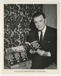 9s827 SEVEN DAYS IN MAY candid 8x10 still 1964 Kirk Douglas advertising the best-selling novel!