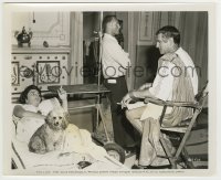 9s856 SPARTACUS candid 8.25x10 still 1960 Laurence Olivier & Jean Simmons with her dog on set!