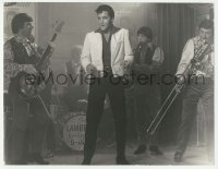 9x048 DOUBLE TROUBLE deluxe 10.25x13.25 still 1967 great c/u of Elvis Presley performing with band!