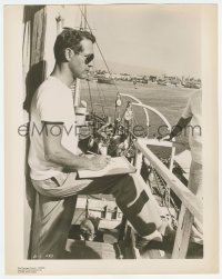 9x061 EXODUS candid deluxe 11x14 still 1961 Paul Newman on title ship taking notes between scenes!