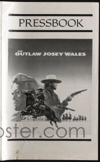 9x827 OUTLAW JOSEY WALES pressbook 1976 Clint Eastwood is an army of one, cool double-fisted art!