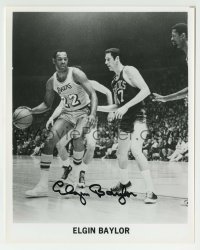 1b744 ELGIN BAYLOR signed 8x10 publicity still 1970s the Los Angeles Lakers basketball star!