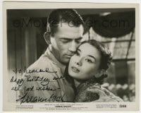 1b438 GREGORY PECK signed 8.25x10.25 still 1953 great c/u with Audrey Hepburn in Roman Holiday!