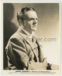 1b454 JAMES CAGNEY signed 8x10 key book still 1940s great waist-high portrait of the famous star!