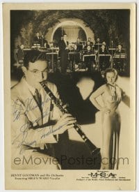 1b737 BENNY GOODMAN signed deluxe 5x7 music publicity still 1940s playing clarinet with orchestra!