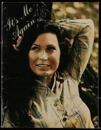 1b215 LORETTA LYNN signed souvenir program book 1976 great images & info, It's Me Again!