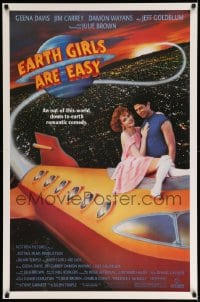 1c284 EARTH GIRLS ARE EASY 1sh 1989 great image of Geena Davis & alien Jeff Goldblum on space ship!