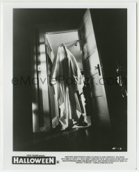 1h396 HALLOWEEN 8x10 still 1979 wacky guy in ghost costume, John Carpenter horror classic!