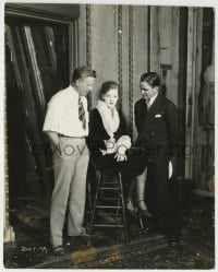 1h885 TEMPTRESS candid deluxe 7.5x9.5 still 1926 Greta Garbo, Fred Niblo & publicist Hubert Voight!