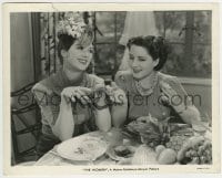1h992 WOMEN 8.25x10.25 still 1939 pretty Norma Shearer looks at Rosalind Russell's fingernails!
