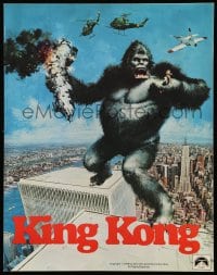 1m158 KING KONG screening program 1977 John Berkey art of BIG Ape on the Twin Towers!