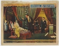 1r373 BEAUTY SHOPPERS LC 1927 man asks pretty Mae Busch what she's doing in there!