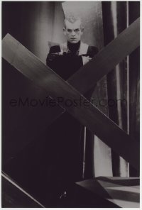 1y326 BLACK CAT 10x15 RE-STRIKE photo 2010s great portrait of Boris Karloff standing behind boards!
