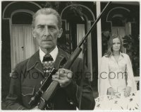 2a170 BEAST MUST DIE 8x10.25 still 1974 close up of Peter Cushing with rifle by Ciaran Madden!