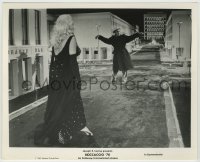 2a223 BOCCACCIO '70 candid 8.25x10 still 1962 Anita Ekberg & Federico Fellini in amazing tiny city!