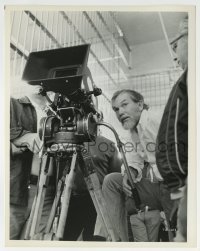 2a466 GETAWAY candid 8x10.25 still 1972 director Sam Peckinpah behind the camera, Jim Thompson