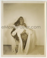 2a483 GORILLA 8x10.25 still 1930 great image of fierce gorilla carrying unconscious Lila Lee!