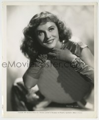2a745 PAULETTE GODDARD 8x10 still 1939 bracelets over her gloves when she made Cat and the Canary!