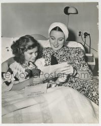 2a775 RANGERS OF FORTUNE candid 8x10 still 1940 Patricia Morison reads telegrams to Betty Brewer!