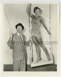 2a889 TEXAS CARNIVAL 8x10.25 still 1951 Red Skelton by sexy Esther Williams in swimsuit on swing!