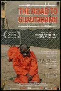 2d870 ROAD TO GUANTANAMO Dutch 2006 Guantanamo Bay, depressing image of prisoners behind fence