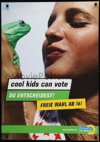 2d758 COOL KIDS CAN VOTE 24x33 German political campaign 2002 holding a frog, Alliance 90