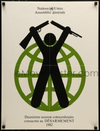 2d612 UNITED NATIONS GENERAL ASSEMBLY 19x25 special poster 1982 figure breaking a rifle, French