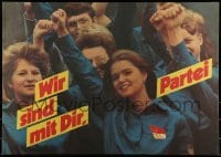 2d441 WIR SIND MIT DIR PARTEI 23x32 East German special poster 1985 workers saluting SED