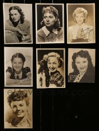 2g572 LOT OF 7 1940S 5X7 FAN PHOTOS WITH FACSIMILE SIGNATURES 1940s portraits of pretty ladies!