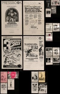 2g284 LOT OF 23 UNCUT PRESSBOOKS 1970s advertising for a variety of different movies!