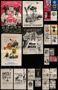 2g269 LOT OF 42 UNCUT PRESSBOOKS 1960s-1970s advertising for a variety of different movies!