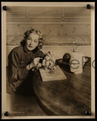 2m977 NINA FOCH 2 8x10 stills 1947 she is doing arts and crafts, The Guilt of Janet Ames!
