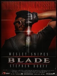 2p728 BLADE French 1p 1998 different image of vampire slayer Wesley Snipes drawing his sword!
