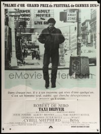 2p972 TAXI DRIVER French 1p 1976 classic image of Robert De Niro walking on street, Martin Scorsese!